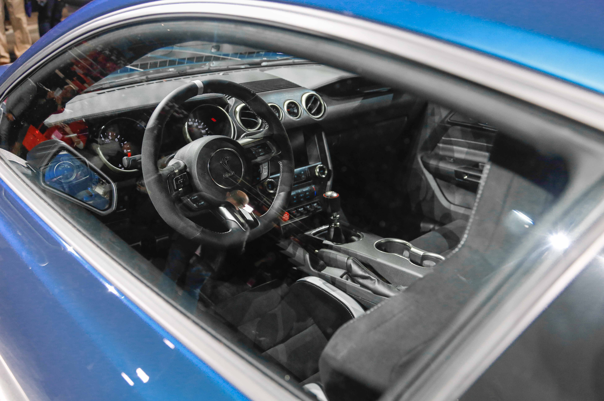 ford-shelby-gt350r-mustang-interior-view