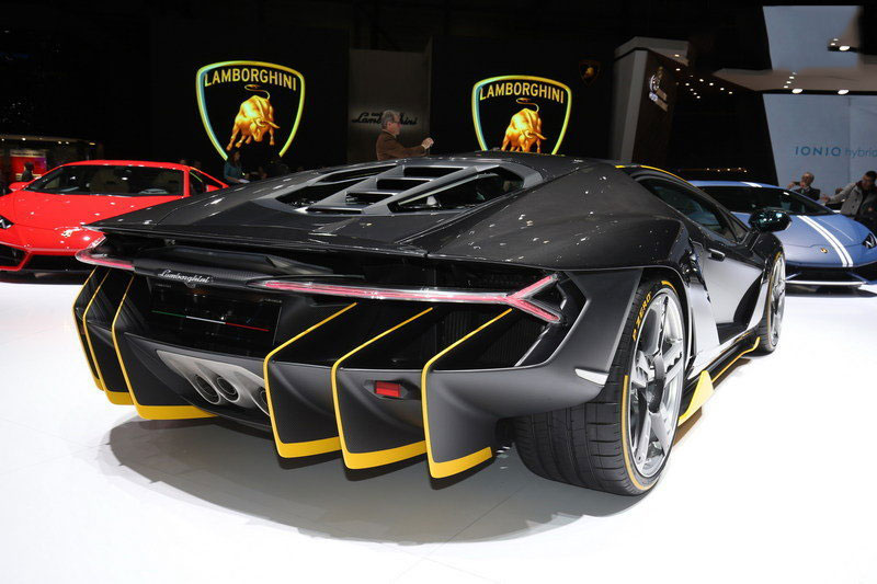 2016-Lamborghini-Centenario-RW-Carbon-Fiber-4